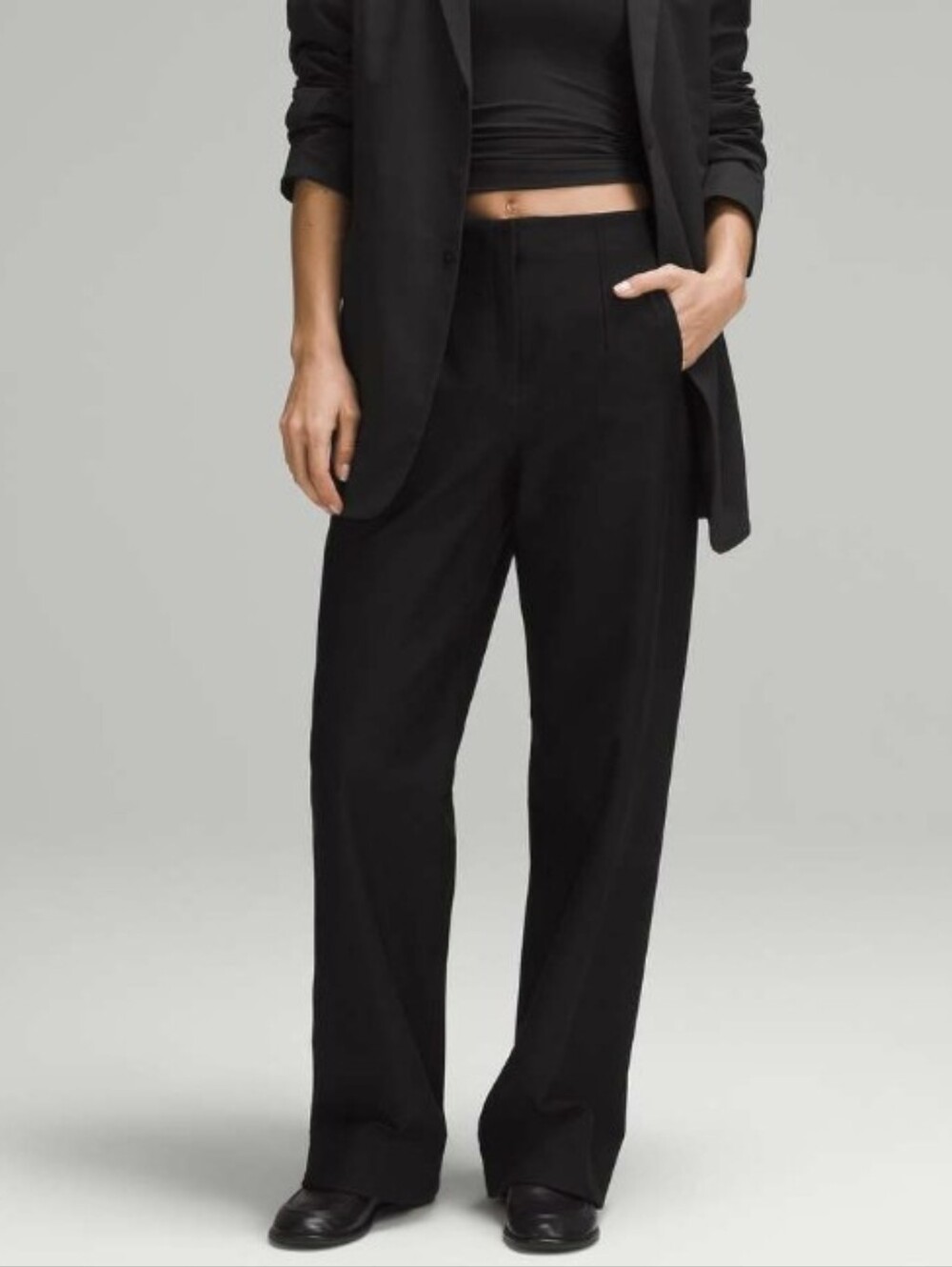 Lululemon Utilitech Relaxed-Fit Mid-Rise Trouser. Black. 32" Inseam. Size 0.